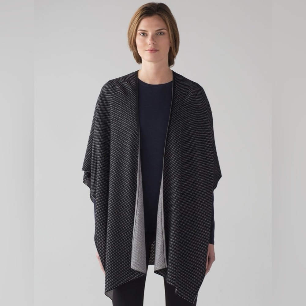 Lululemon Mandala Wrap
Black / Heathered Medium Grey